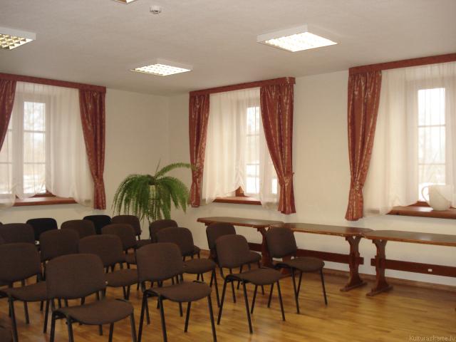 Mazā zāle